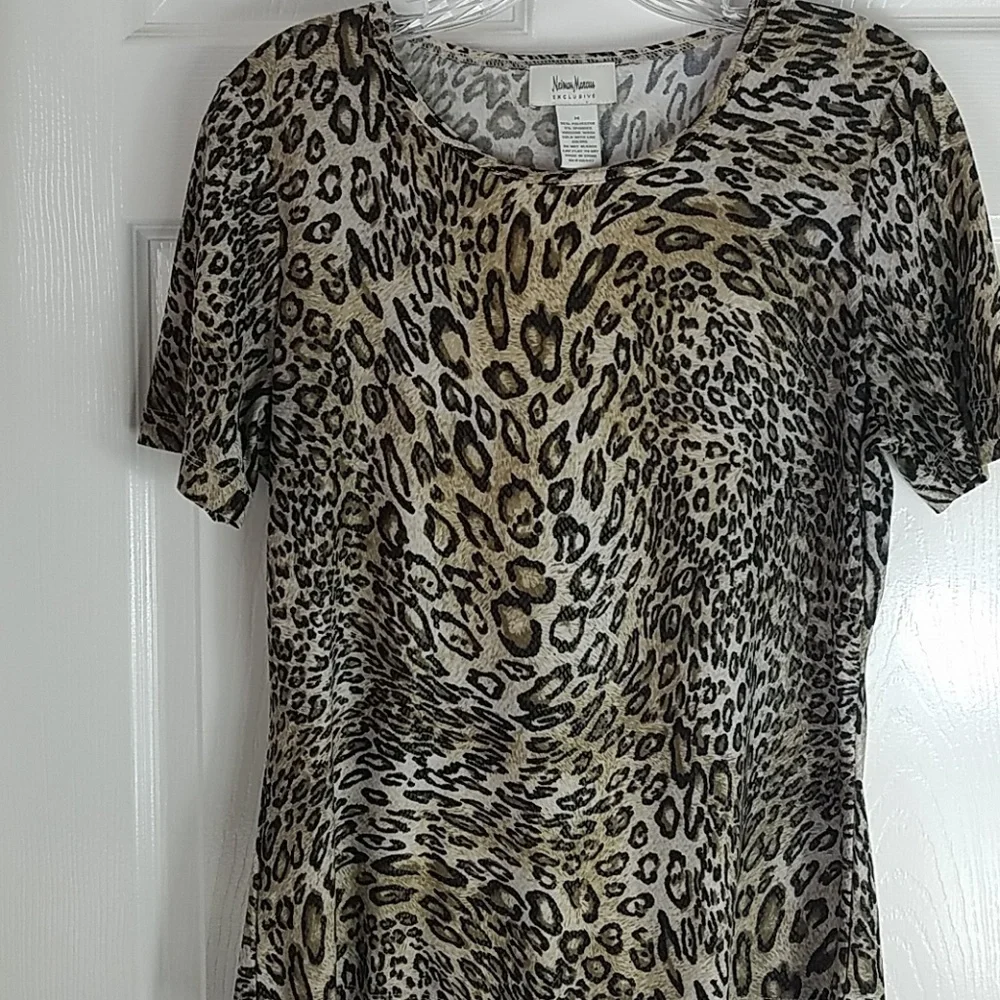 Neiman Marcus, 1-27, Animal Print Top, size M - Picture 1 of 4